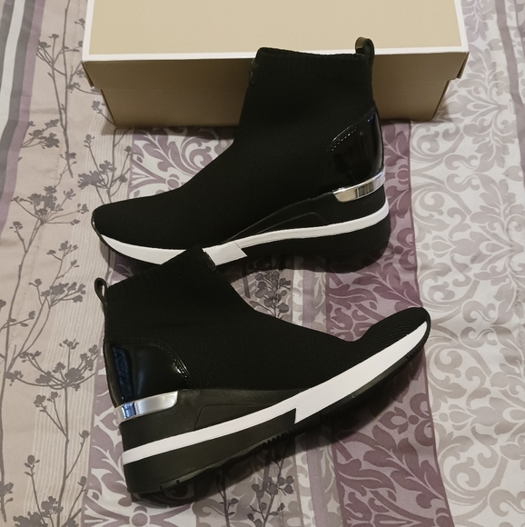 Michael Kors Skyler Bootie Sneaker - Picture 4 of 11